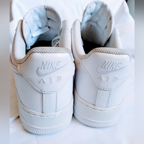 White NIKE AIR FORCE 1s size 9.5 mens - Picture 7 of 7